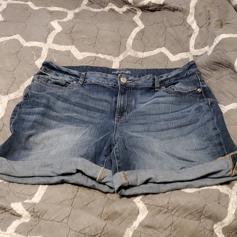 MAURICE'S MID RISE JEAN SHORT 18W